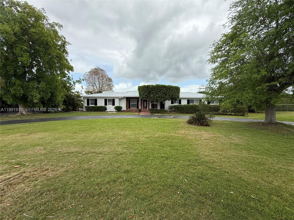 En Venta: $2,195,000 (4 camas, 2 baños, 2980 Pies cuadrados)