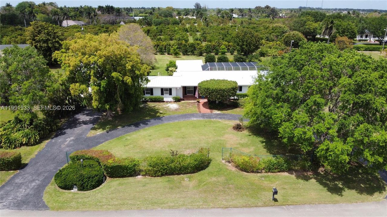 En Venta: $2,195,000 (4 camas, 2 baños, 2980 Pies cuadrados)