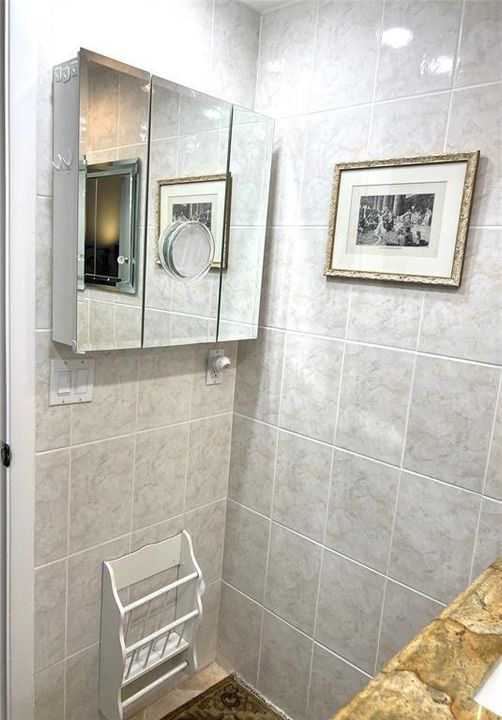 2057 M BATH CORNER CAMBRIDGE C