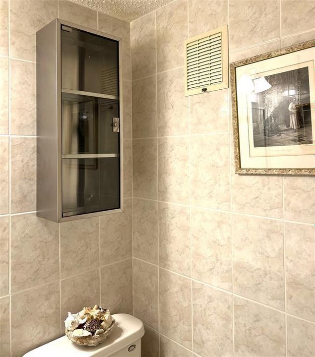 2057 GUEST BATH SIDE CAMBRIDGE C