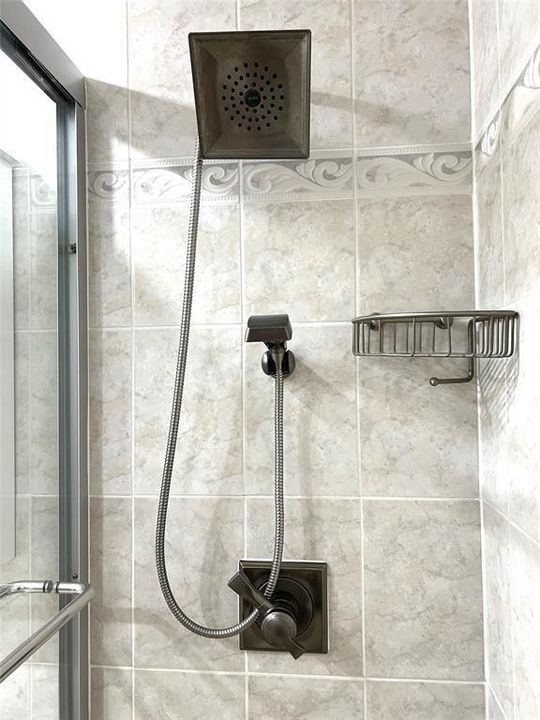 2057 SHOWER CAMBRIDGE C