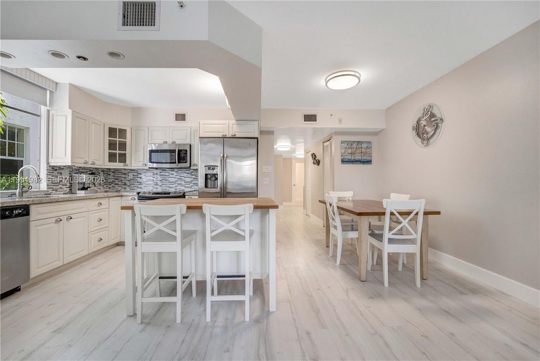 En Venta: $650,000 (2 camas, 2 baños, 1038 Pies cuadrados)