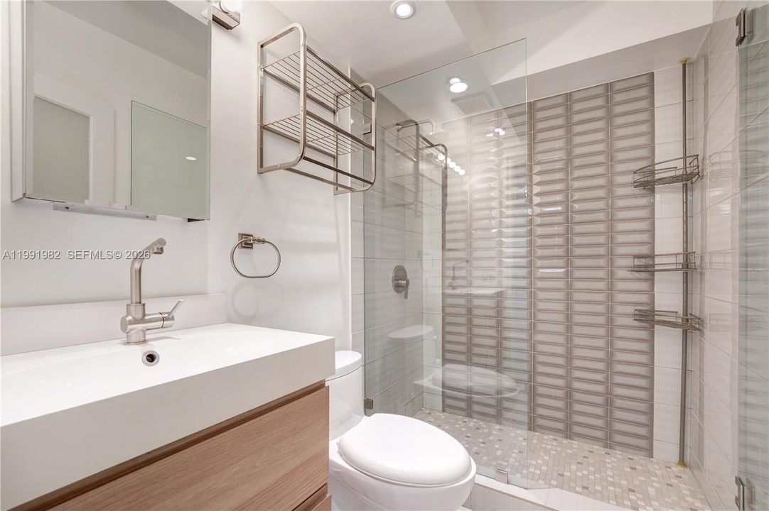 En Venta: $650,000 (2 camas, 2 baños, 1038 Pies cuadrados)