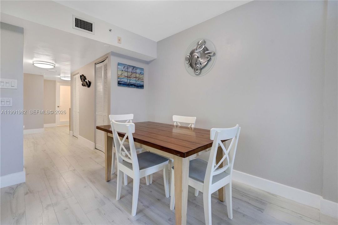 En Venta: $650,000 (2 camas, 2 baños, 1038 Pies cuadrados)