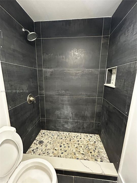 出租: $1,690 (1 贝兹, 1 浴室, 1923 平方英尺)