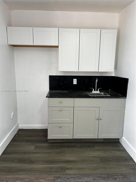 出租: $1,690 (1 贝兹, 1 浴室, 1923 平方英尺)