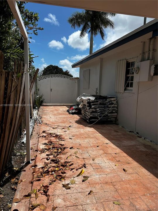 出租: $1,690 (1 贝兹, 1 浴室, 1923 平方英尺)