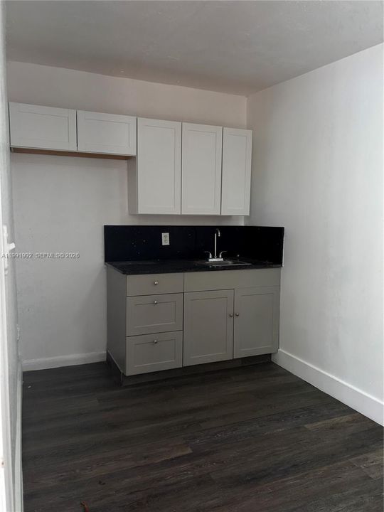 出租: $1,690 (1 贝兹, 1 浴室, 1923 平方英尺)