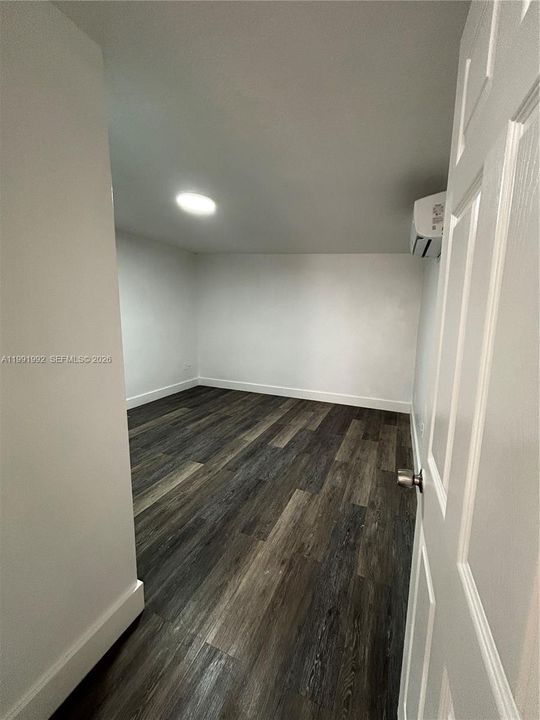 出租: $1,690 (1 贝兹, 1 浴室, 1923 平方英尺)