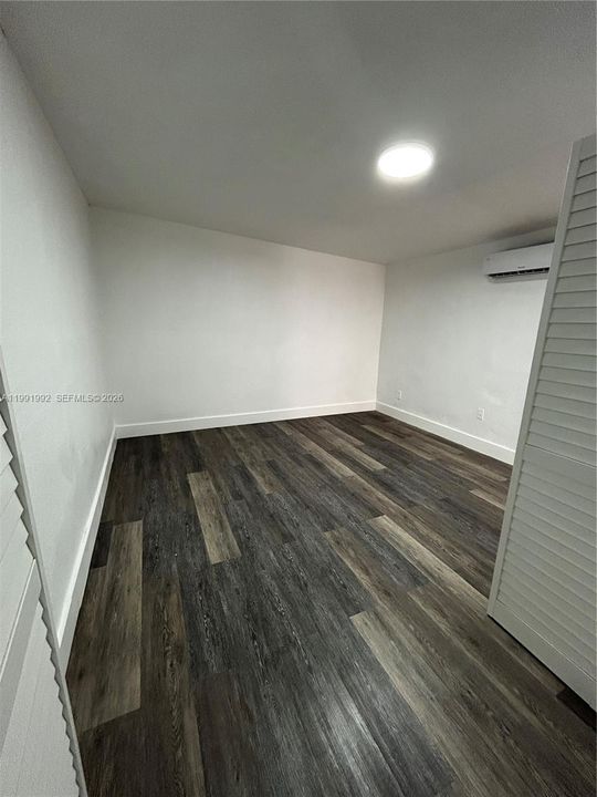 出租: $1,690 (1 贝兹, 1 浴室, 1923 平方英尺)