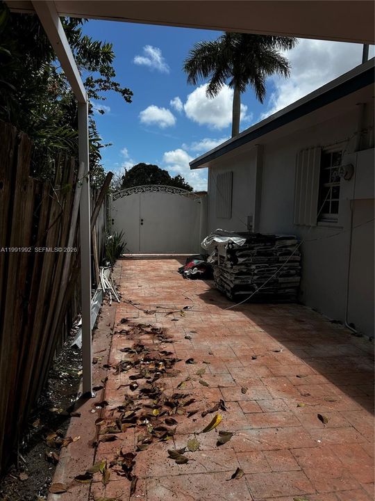 出租: $1,690 (1 贝兹, 1 浴室, 1923 平方英尺)