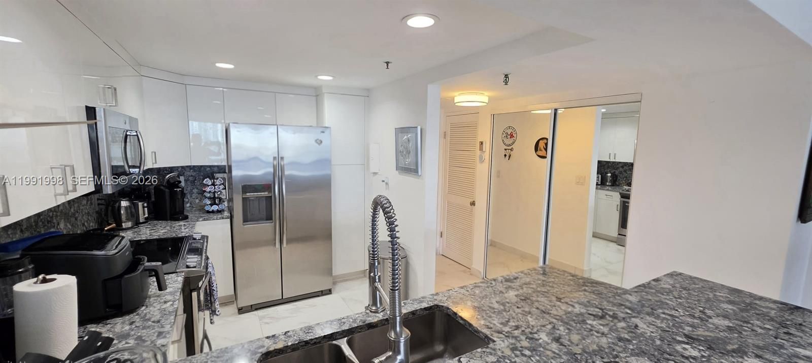 For Sale: $439,900 (2 beds, 2 baths, 1050 Square Feet)