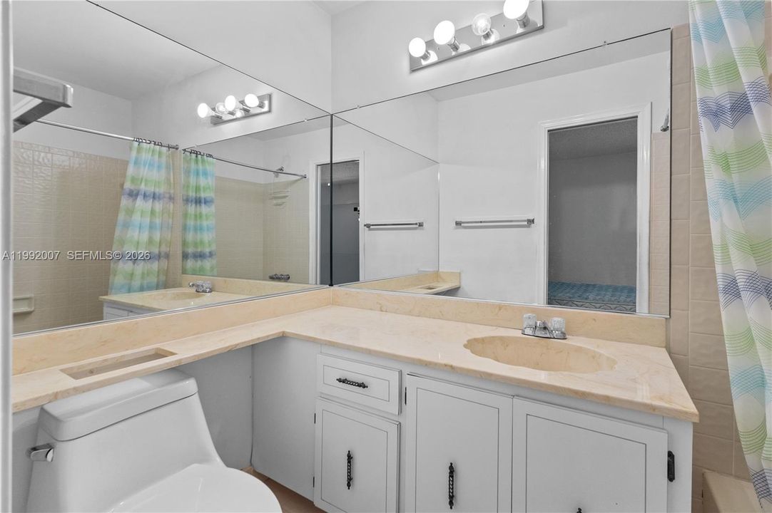 Activo con contrato: $319,000 (2 camas, 2 baños, 1038 Pies cuadrados)