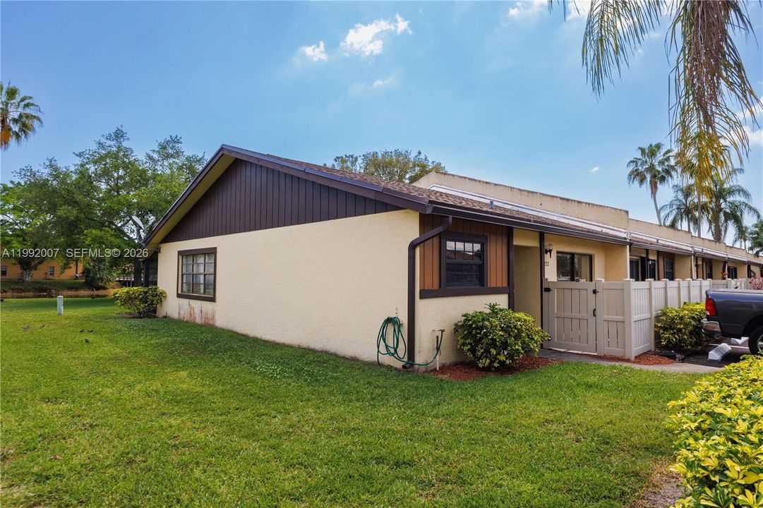 Activo con contrato: $319,000 (2 camas, 2 baños, 1038 Pies cuadrados)