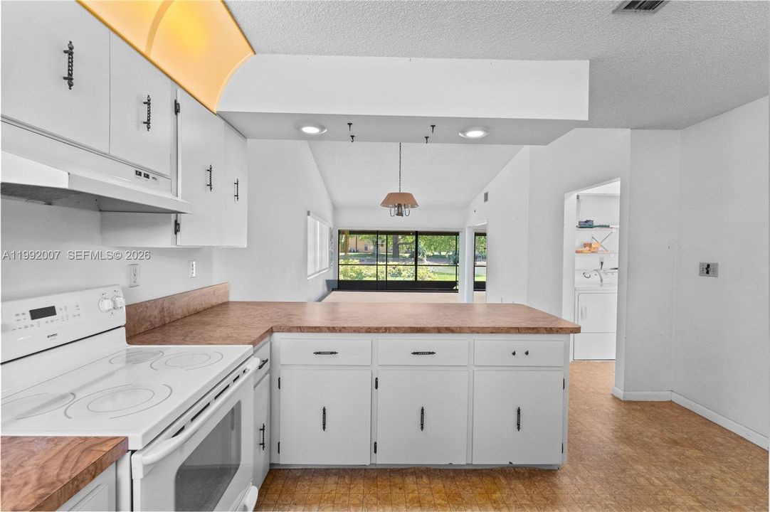 Activo con contrato: $319,000 (2 camas, 2 baños, 1038 Pies cuadrados)