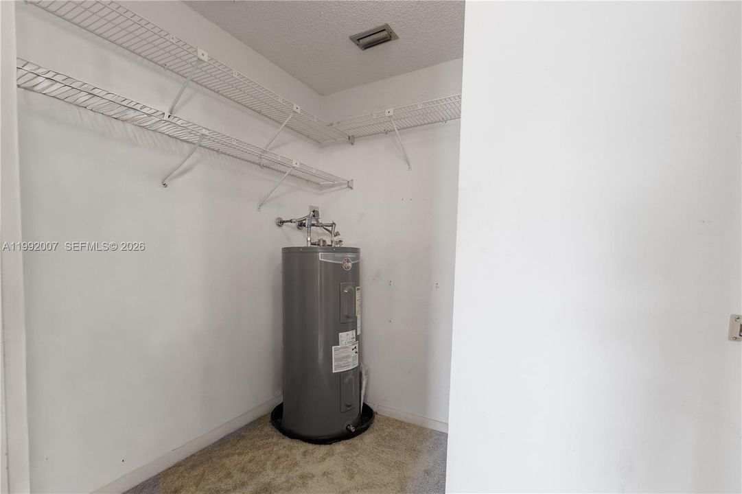 Activo con contrato: $319,000 (2 camas, 2 baños, 1038 Pies cuadrados)