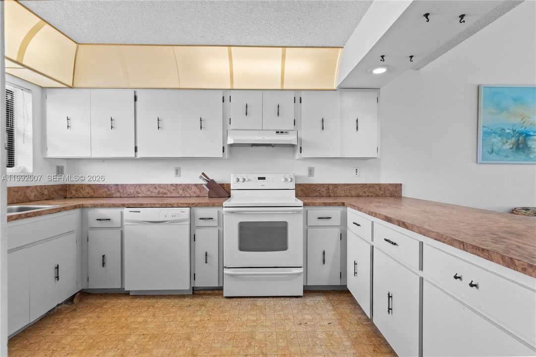 Activo con contrato: $319,000 (2 camas, 2 baños, 1038 Pies cuadrados)