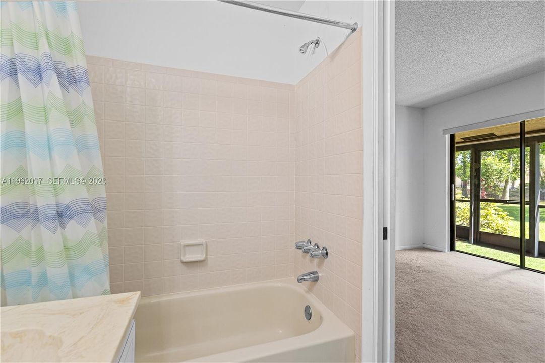 Activo con contrato: $319,000 (2 camas, 2 baños, 1038 Pies cuadrados)