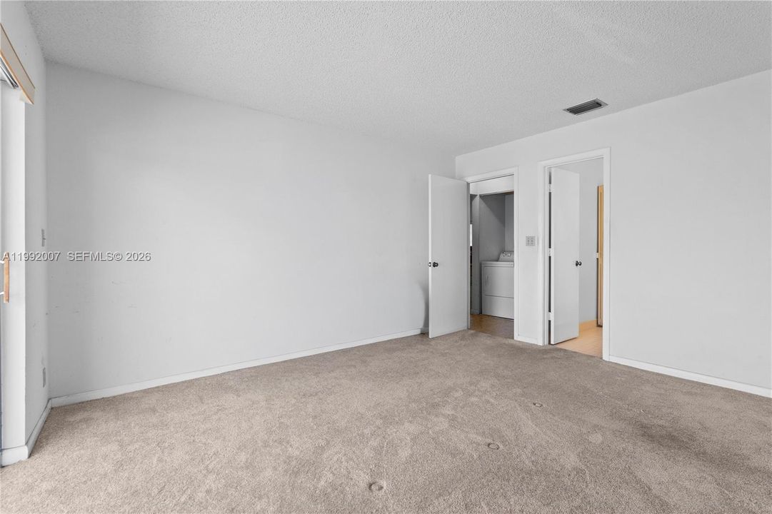 Activo con contrato: $319,000 (2 camas, 2 baños, 1038 Pies cuadrados)