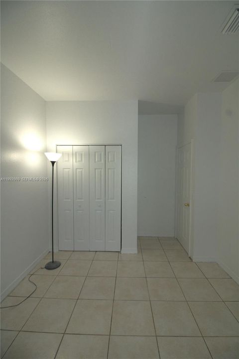 Activo con contrato: $305,000 (3 camas, 2 baños, 1160 Pies cuadrados)