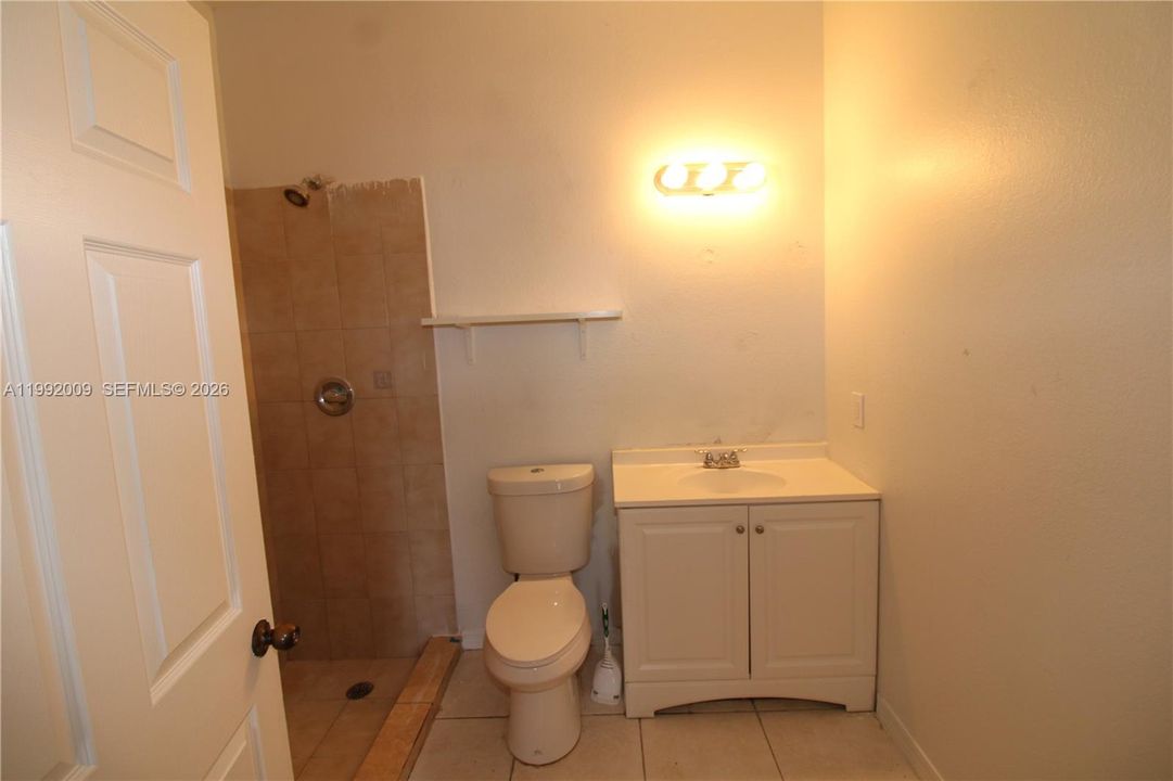 Activo con contrato: $305,000 (3 camas, 2 baños, 1160 Pies cuadrados)
