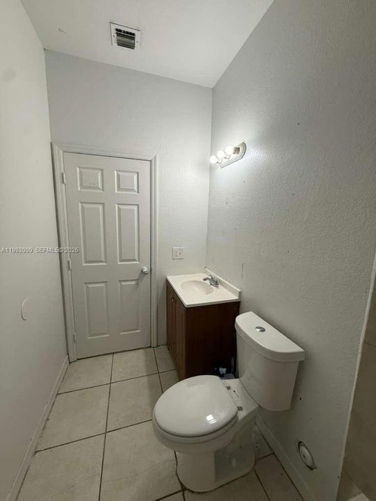 Activo con contrato: $305,000 (3 camas, 2 baños, 1160 Pies cuadrados)