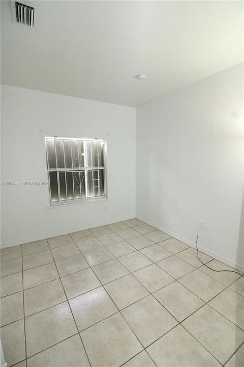 Activo con contrato: $305,000 (3 camas, 2 baños, 1160 Pies cuadrados)