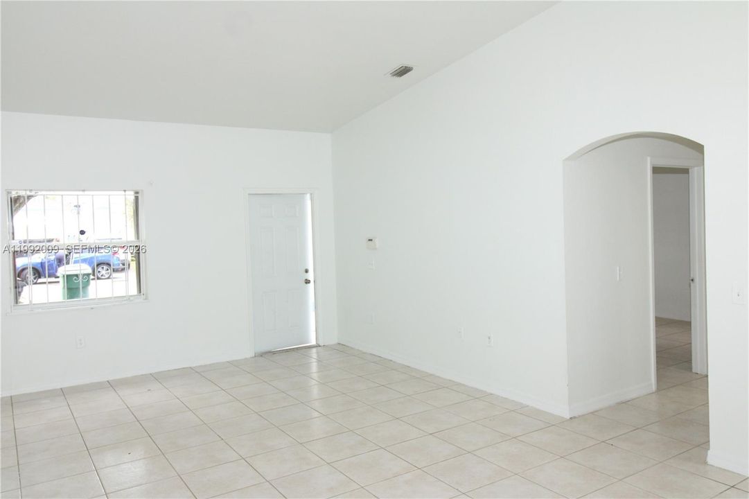 Activo con contrato: $305,000 (3 camas, 2 baños, 1160 Pies cuadrados)