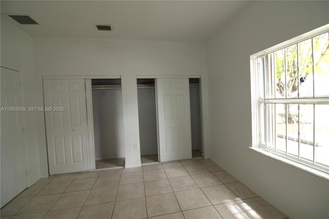 Activo con contrato: $305,000 (3 camas, 2 baños, 1160 Pies cuadrados)