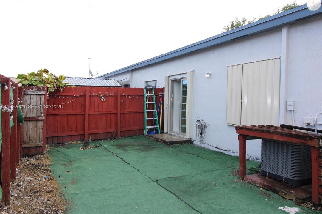 Activo con contrato: $305,000 (3 camas, 2 baños, 1160 Pies cuadrados)