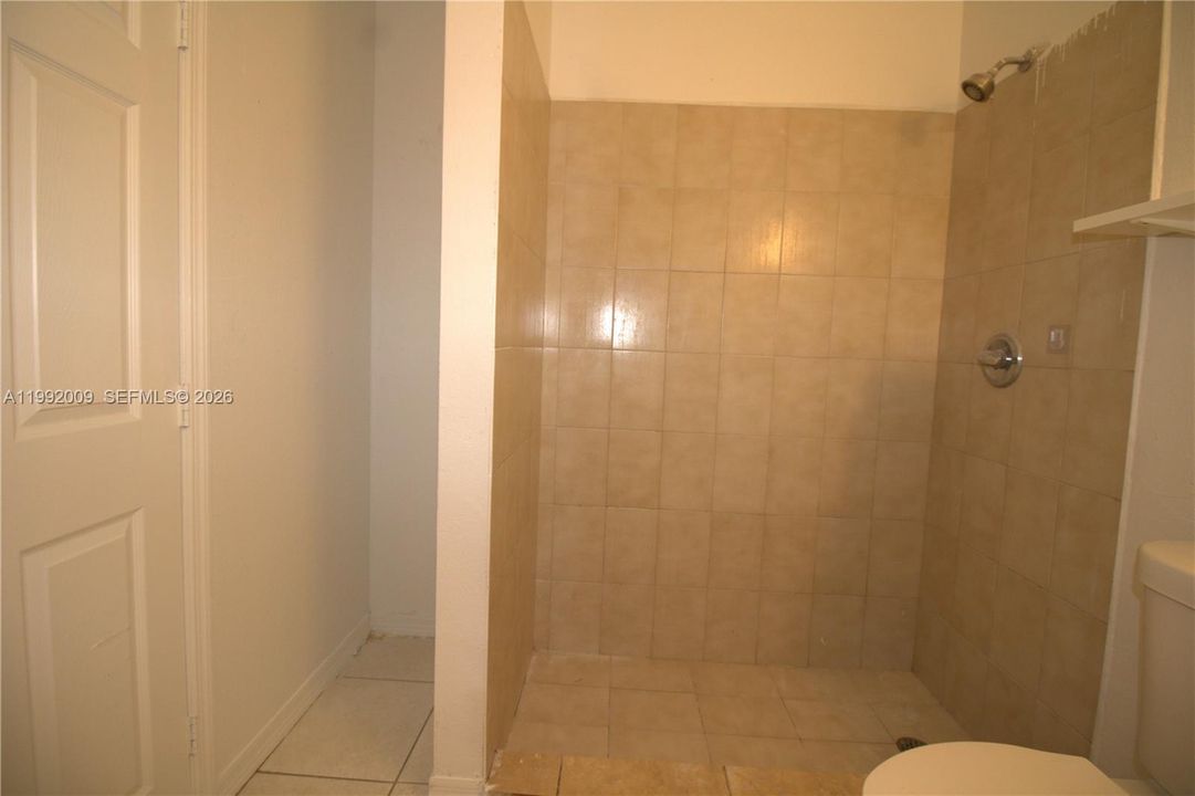 Activo con contrato: $305,000 (3 camas, 2 baños, 1160 Pies cuadrados)
