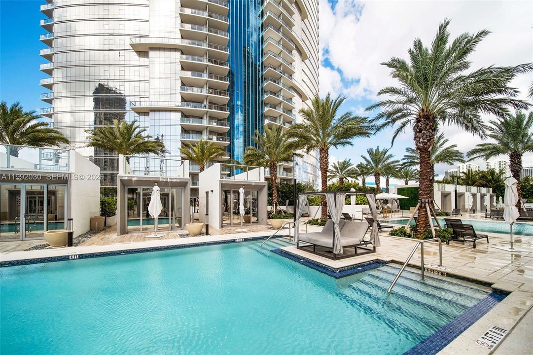 На продажу: $1,850,000 (4 спален, 4 ванн, 2188 Квадратных фут)