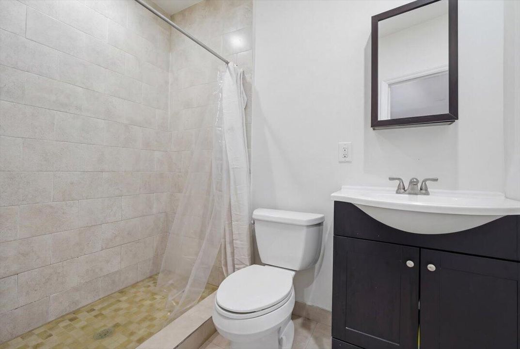 54-Guest Suite Bathrrom