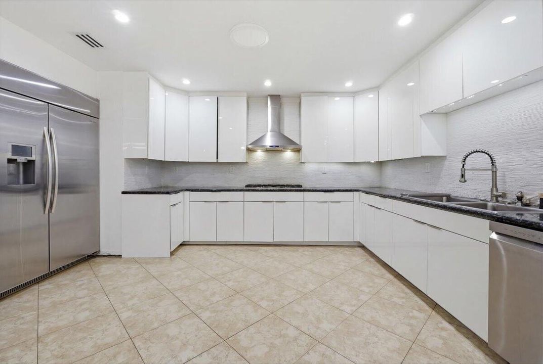 25-Kitchen