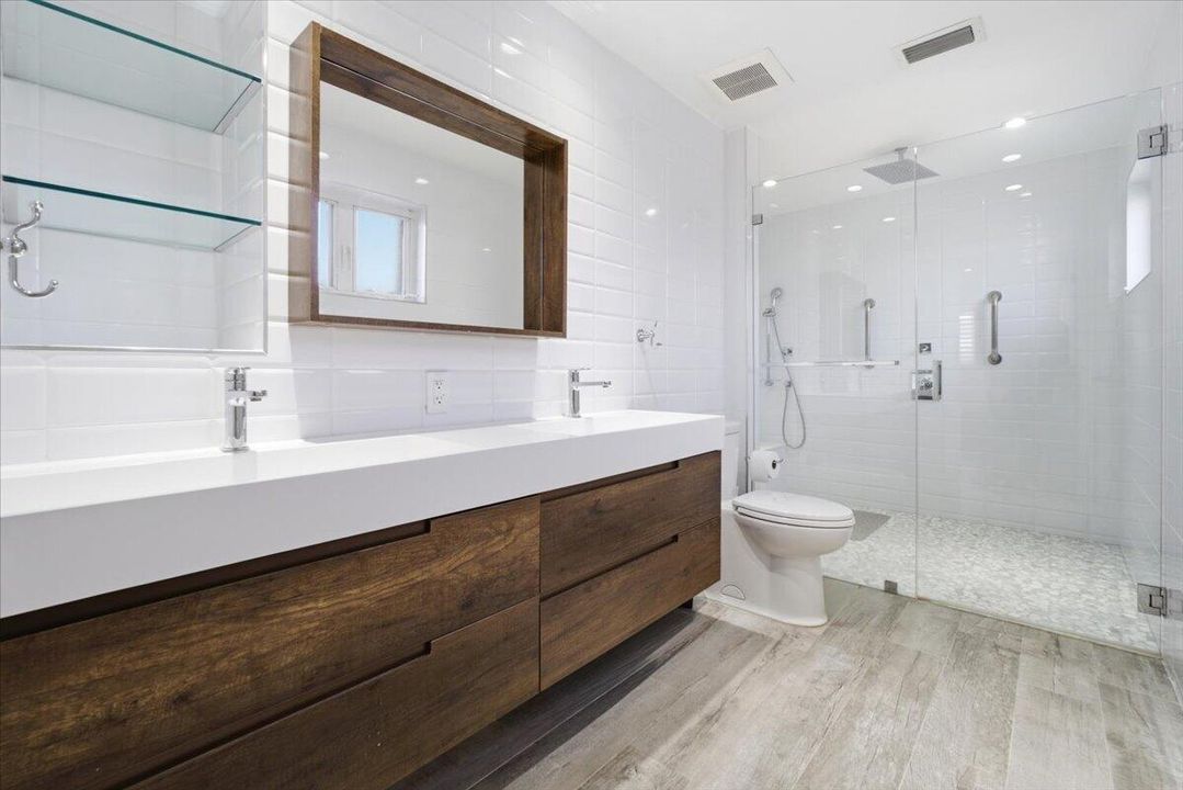 16-Bathroom