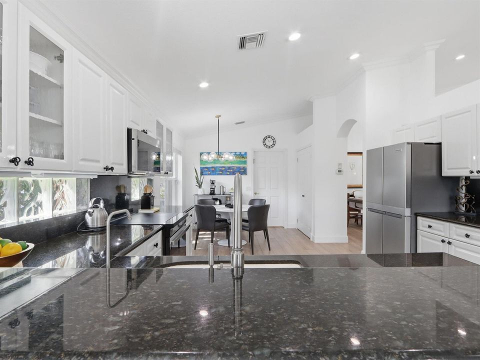 Eat-In Kitchen