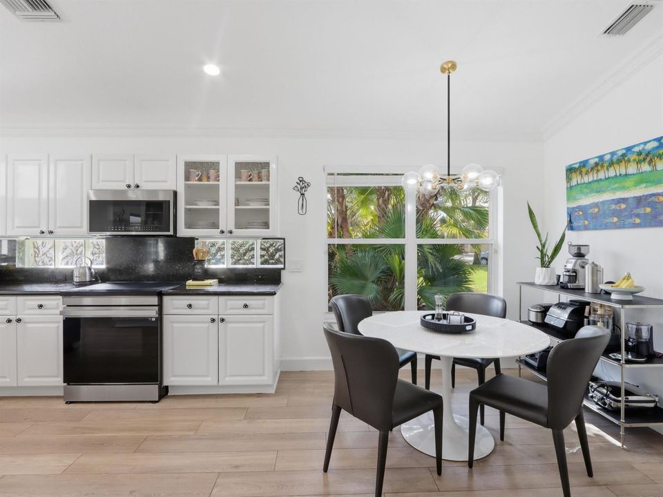 Eat-In Kitchen