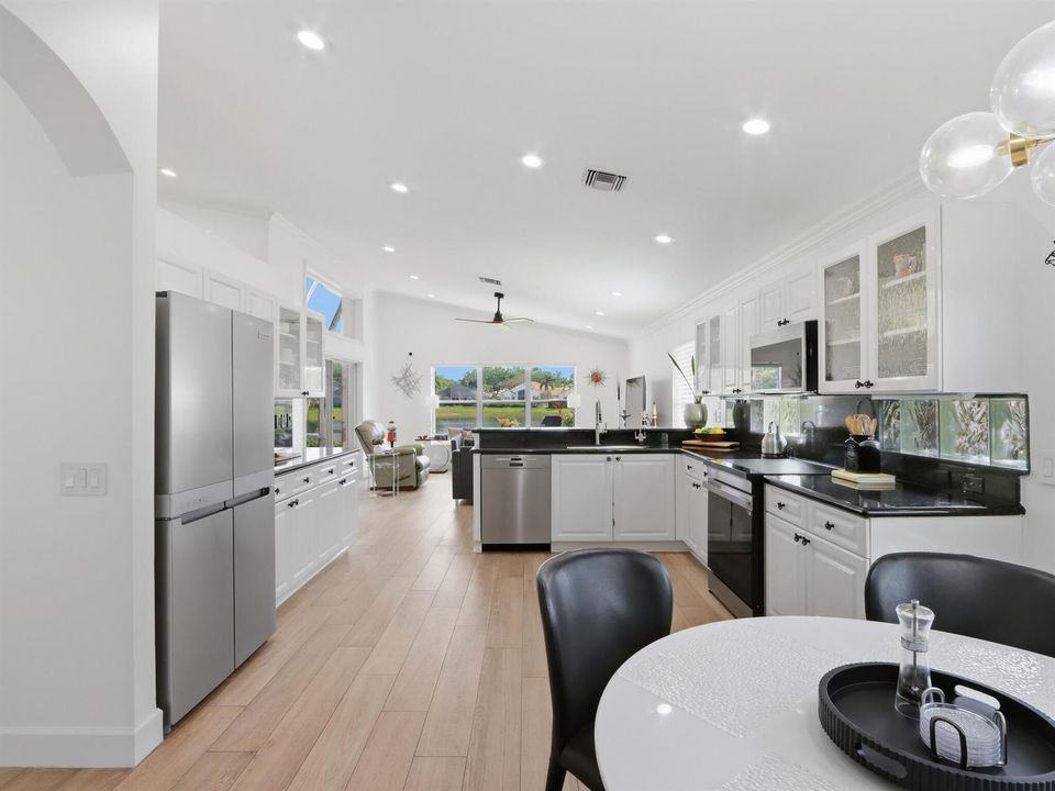 Eat-In Kitchen