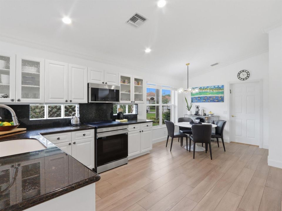 Eat-In Kitchen