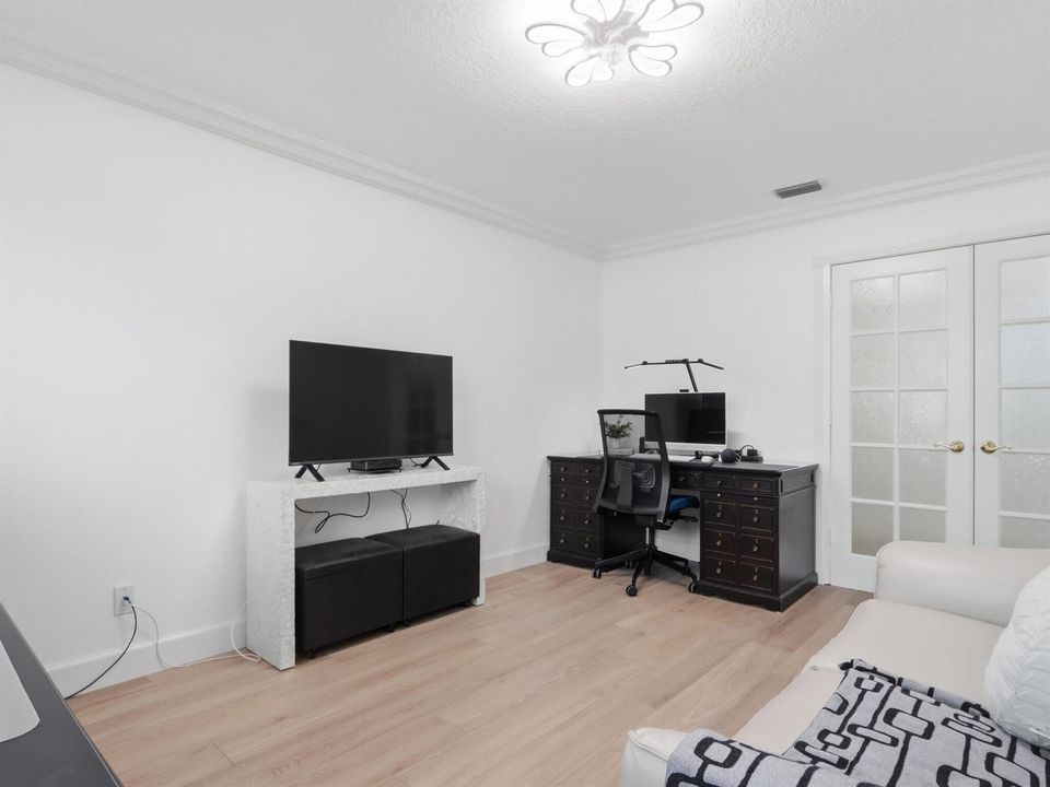 Office/Den/3rd Bedroom
