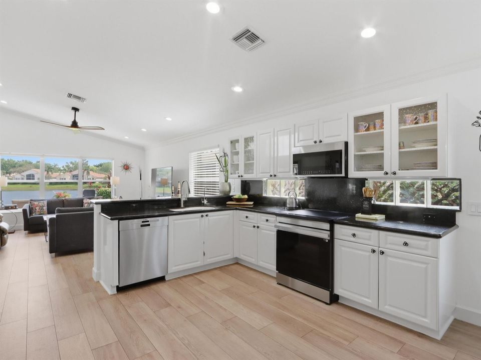 Eat-In Kitchen