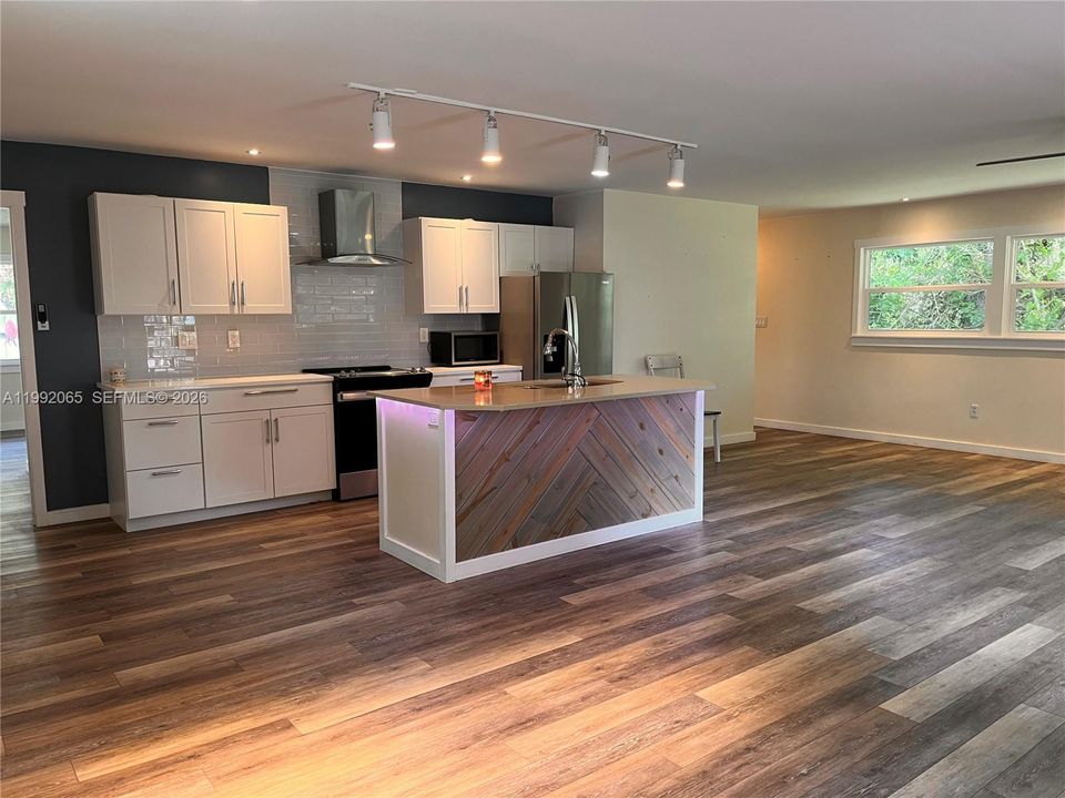 На продажу: $279,999 (2 спален, 2 ванн, 1120 Квадратных фут)