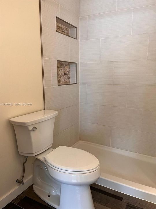 На продажу: $279,999 (2 спален, 2 ванн, 1120 Квадратных фут)