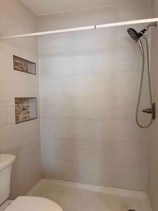 На продажу: $279,999 (2 спален, 2 ванн, 1120 Квадратных фут)