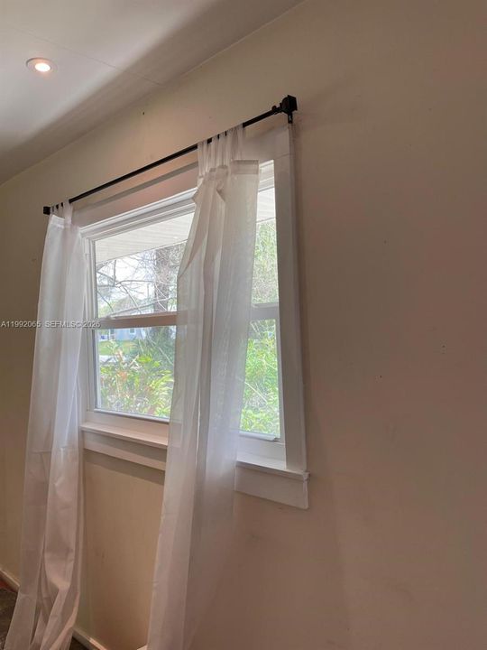 На продажу: $279,999 (2 спален, 2 ванн, 1120 Квадратных фут)