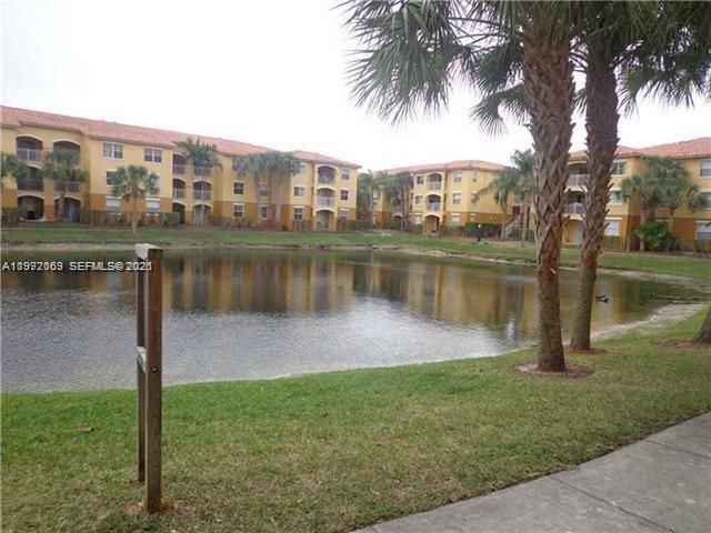 Active With Contract: $1,590 (1 beds, 1 baths, 793 Square Feet)