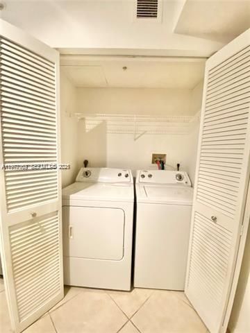 Active With Contract: $1,590 (1 beds, 1 baths, 793 Square Feet)