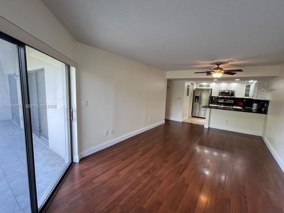 В аренду: $2,550 (3 спален, 2 ванн, 1152 Квадратных фут)