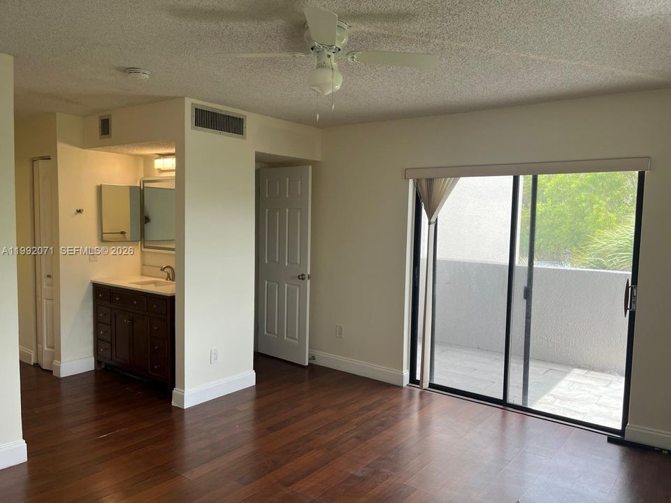 В аренду: $2,550 (3 спален, 2 ванн, 1152 Квадратных фут)