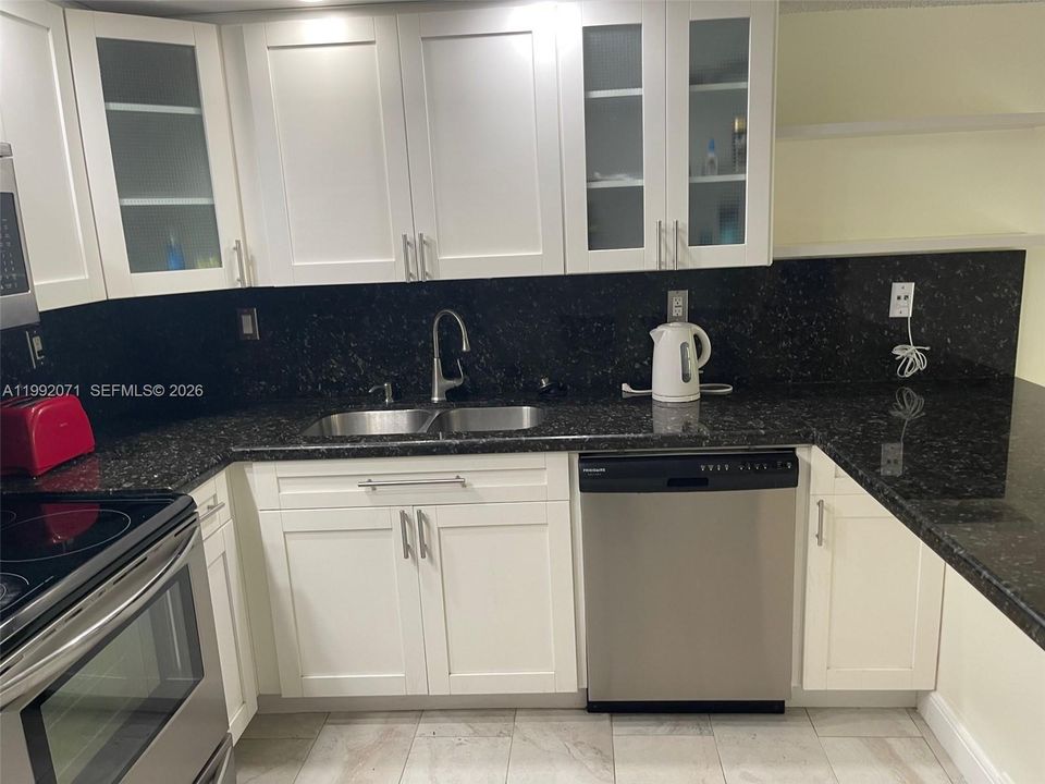 В аренду: $2,550 (3 спален, 2 ванн, 1152 Квадратных фут)